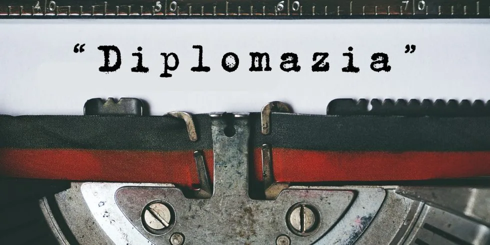 Copertina dell’editoriale «Diplomazia»